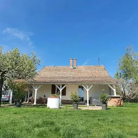 Willa Hethatar Wellness Vendeghaz - Fecskefeszek Pusztavacs