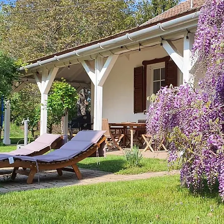 Hethatar Wellness Vendeghaz - Fecskefeszek * Pusztavacs