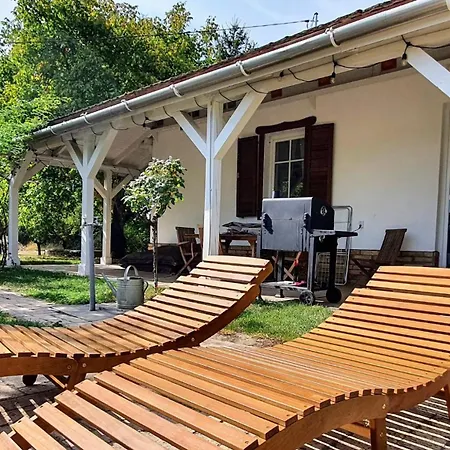 Hethatar Wellness Vendeghaz - Fecskefeszek Pusztavacs