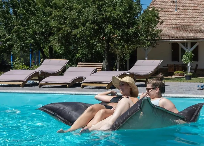 Willa Hethatar Wellness Vendeghaz - Fecskefeszek *