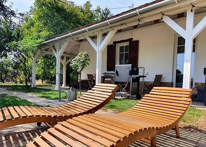 Hethatar Wellness Vendeghaz - Fecskefeszek Pusztavacs
